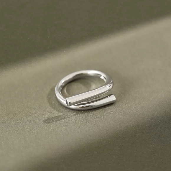 *NEW Glossy 18k White Gold Plated Adjustable Ring - Picture 10 of 16